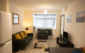 Luxe Living City Apartment - Beach, Wifi, Parking