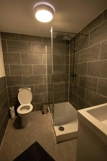 Luxe Living City Apartment - Beach, Wifi, Parking Swansea Dış mekan fotoğraf