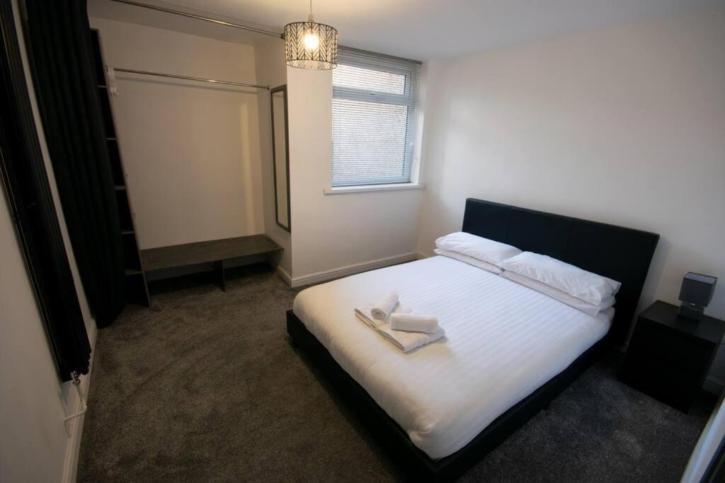 Luxe Living City Apartment - Beach, Wifi, Parking Swansea Dış mekan fotoğraf