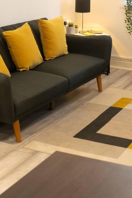 Luxe Living City Apartment - Beach, Wifi, Parking Swansea Dış mekan fotoğraf