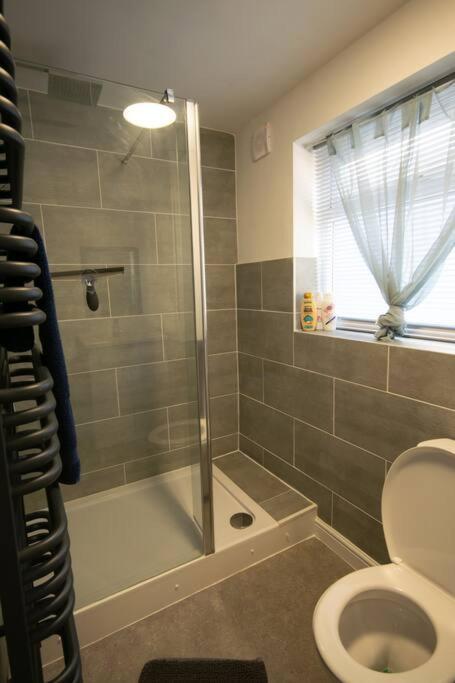 Luxe Living City Apartment - Beach, Wifi, Parking Swansea Dış mekan fotoğraf