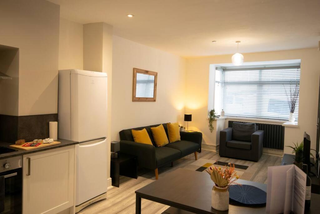 Luxe Living City Apartment - Beach, Wifi, Parking Swansea Dış mekan fotoğraf