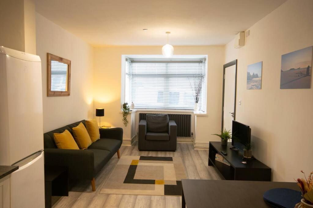 Luxe Living City Apartment - Beach, Wifi, Parking Swansea Dış mekan fotoğraf